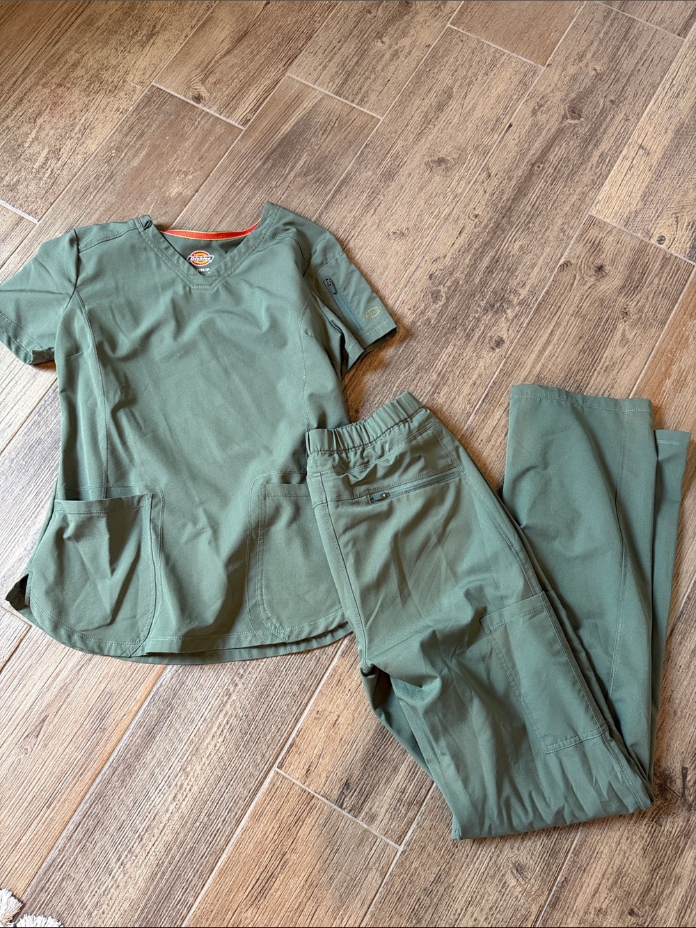 Women’s dickies green scrubs set size small tall